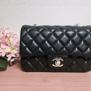 샤넬 뉴미니 플랩백