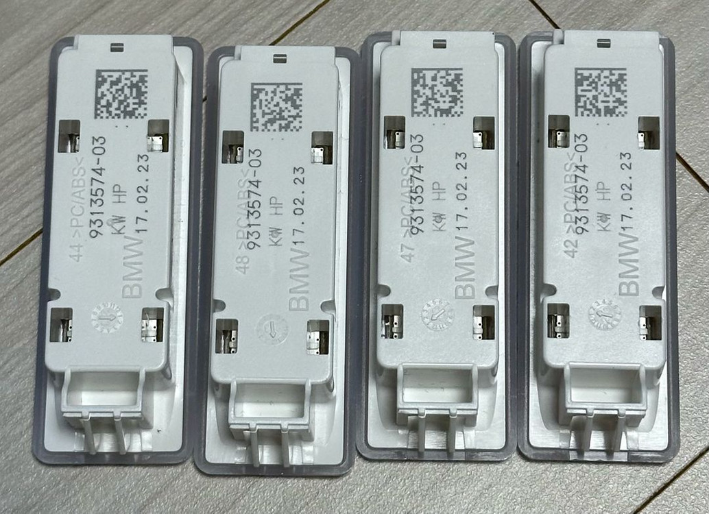 BMW G30 LCI 530e(23연식) 순정 도어 라 이미지