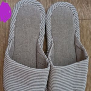 앞트임 실내용 슬리퍼.(연갈색.스트라이프패턴.작은)