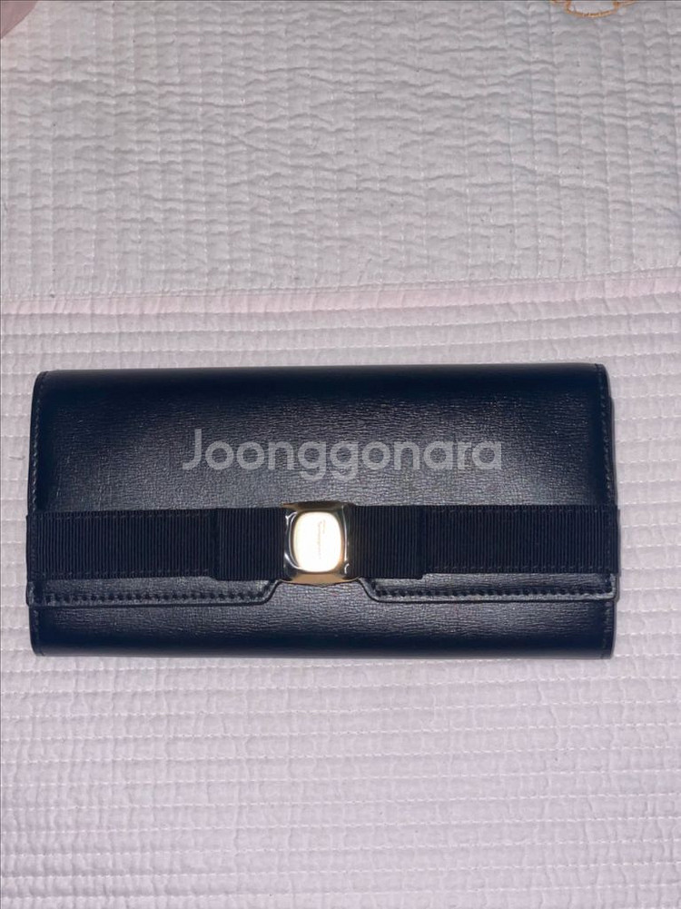 페라가모여성장지갑--1