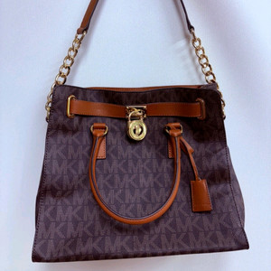MICHAEL KORS 소가죽도트백 미국구입새거