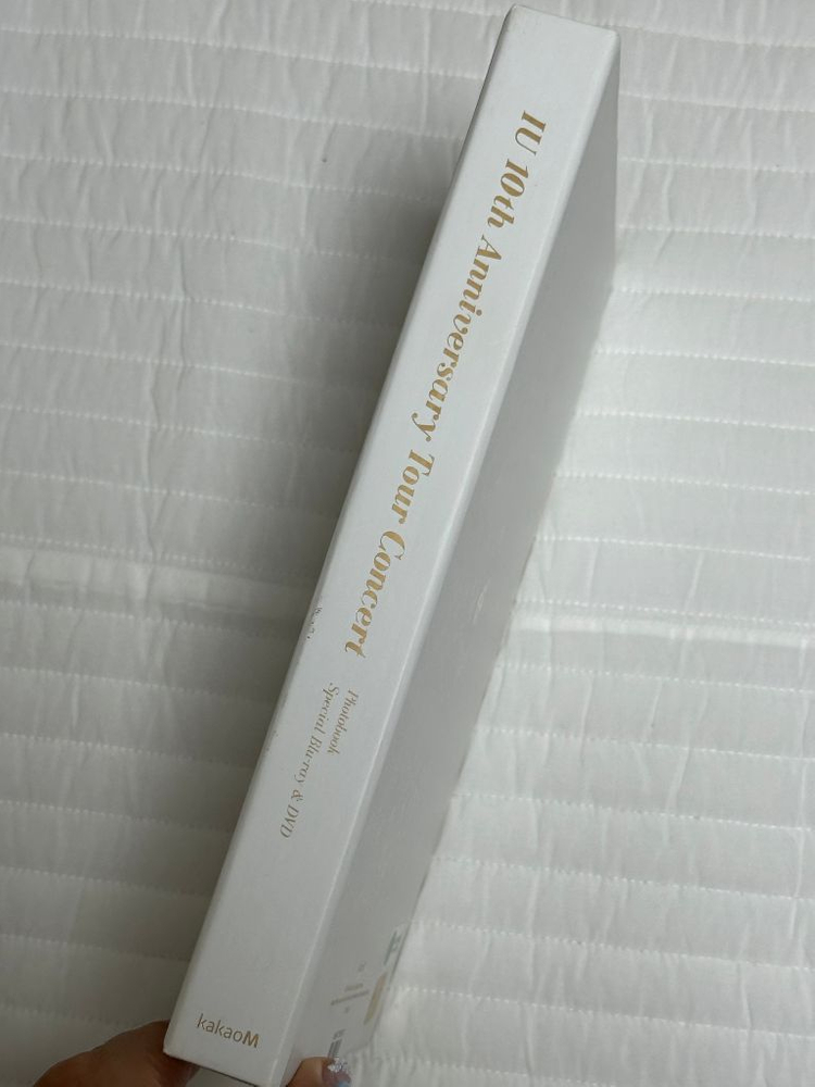 아이유 10주년 투어 콘서트 블루레이 dvd 이미지