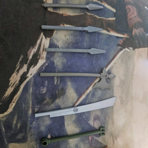 레고 창, 칼, 막대기 등 냉병기