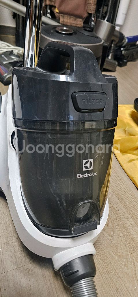 일렉트로룩스 유선 진공 청소기--2