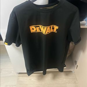 디월트 헤리티지 반팔티입니다사이즈는 2XL
