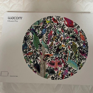 Wacom pro pth660 M사이즈 판매해요.