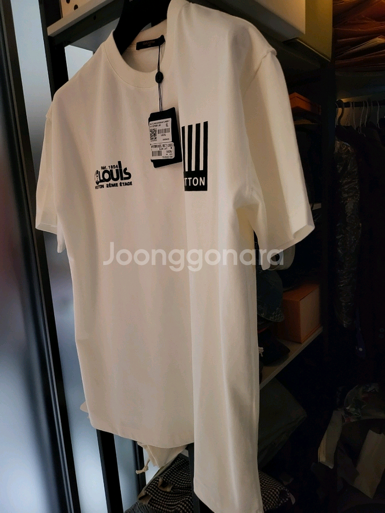 루이비통 로고 모노그램 플라워 프린티드 티셔츠--1