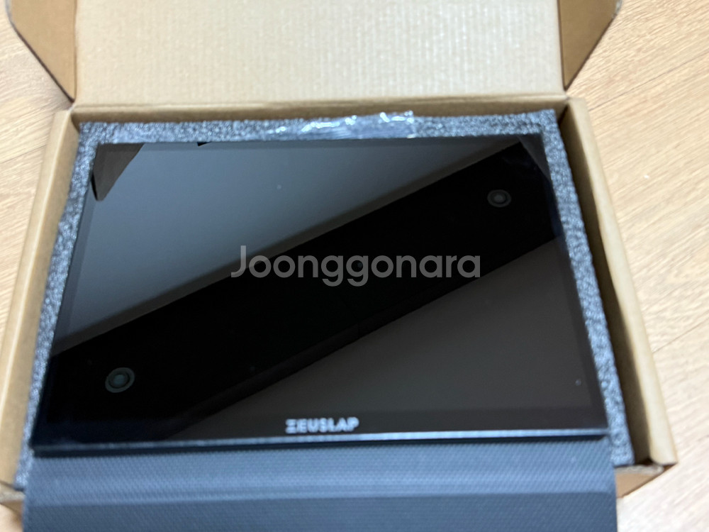 제우스랩 z10t 포터블 모니터 팝니다--1