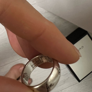 구찌 반지 블라인드 포 러브 실버 커플링