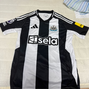 2425 뉴캐슬 홈 유니폼 판매 (이삭, M)