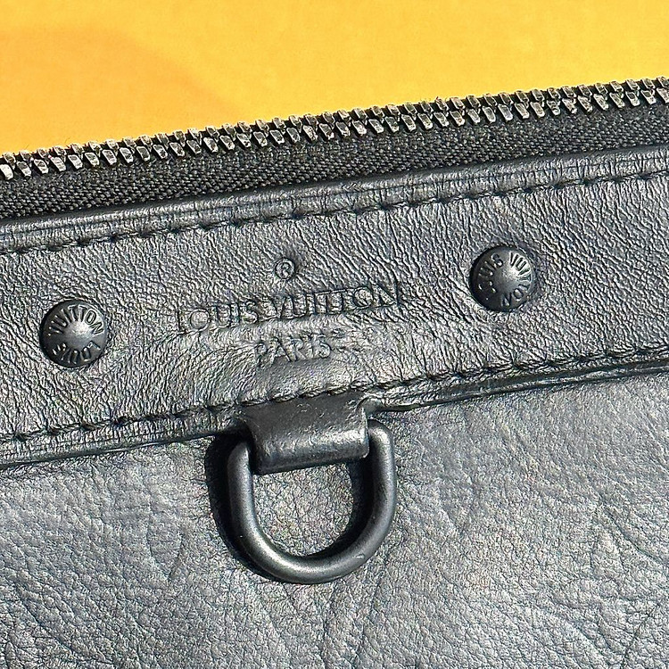 [정품]루이비통 쉐도우 디스커버리 클러치 M62903--1