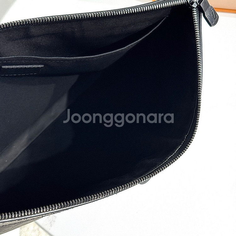 [정품]루이비통 쉐도우 디스커버리 클러치 M62903--5