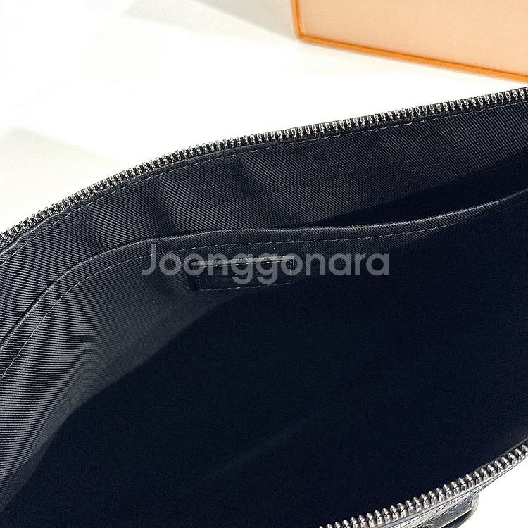 [정품]루이비통 쉐도우 디스커버리 클러치 M62903--8