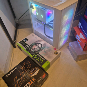 7800X3D RTX5070 영상편집 게이밍 본체 화이
