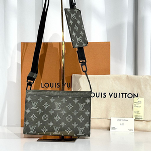 루이비통 모노그램 쉐도우 가스통 웨어러블 월렛 크로스백