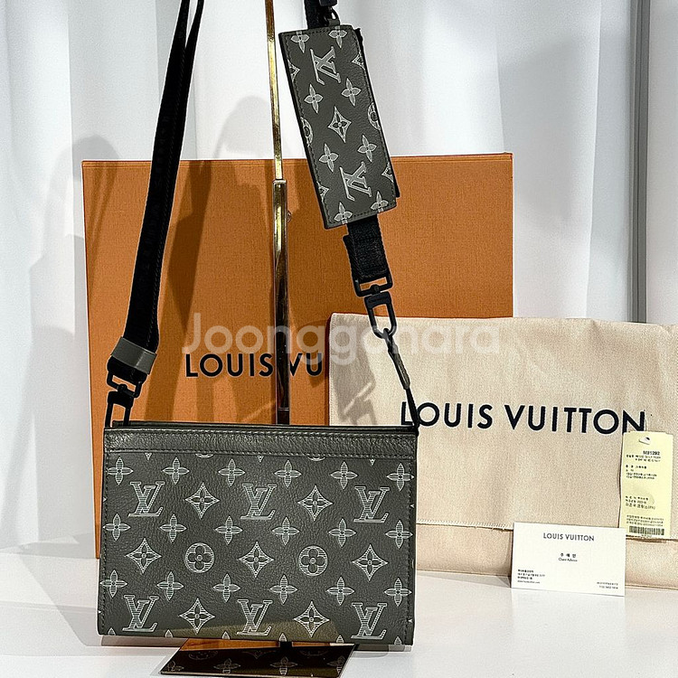 루이비통 모노그램 쉐도우 가스통 웨어러블 월렛 크로스백--1