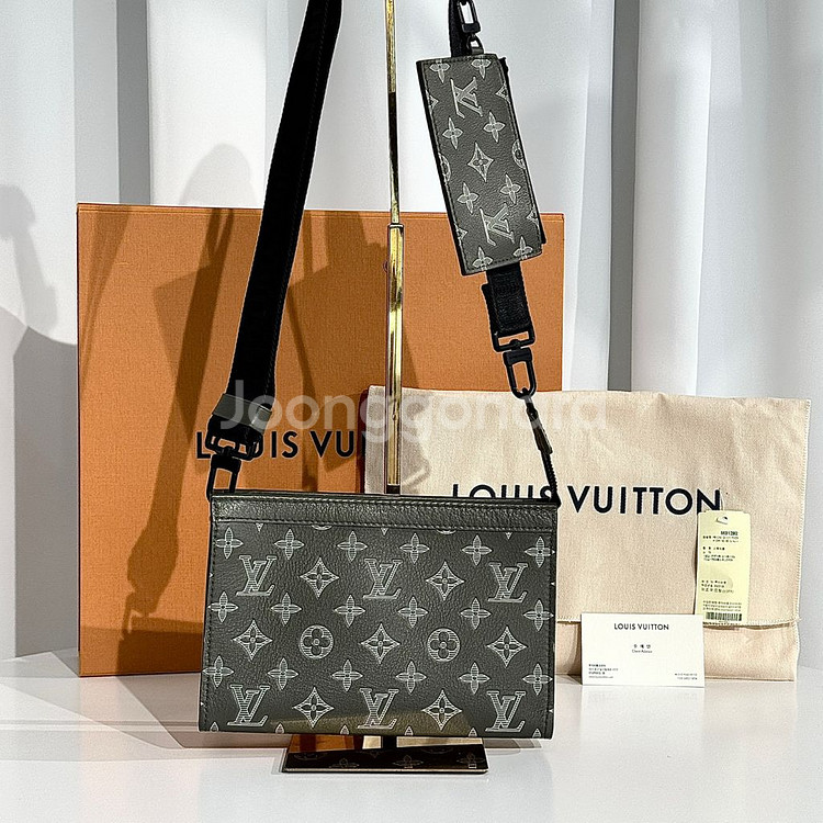 루이비통 모노그램 쉐도우 가스통 웨어러블 월렛 크로스백--2