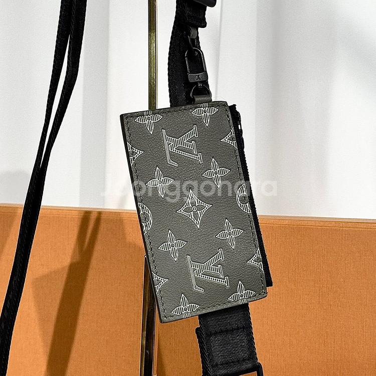 루이비통 모노그램 쉐도우 가스통 웨어러블 월렛 크로스백--8