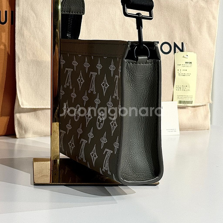 루이비통 모노그램 쉐도우 가스통 웨어러블 월렛 크로스백--6