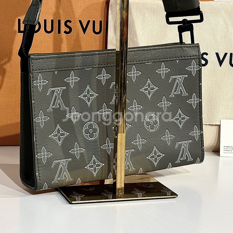 루이비통 모노그램 쉐도우 가스통 웨어러블 월렛 크로스백--9