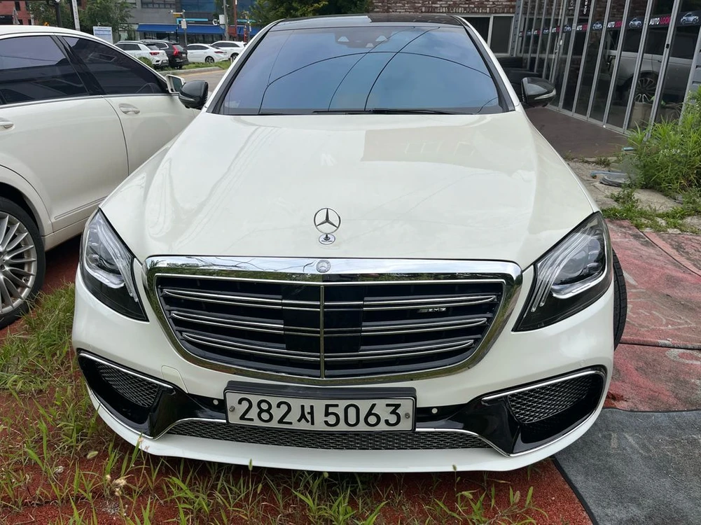 W222 전기형 을 후기형 s65 amg 라이트 3줄 이미지