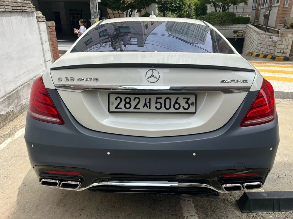 W222 전기형 을 후기형 s65 amg 라이트 3줄 이미지