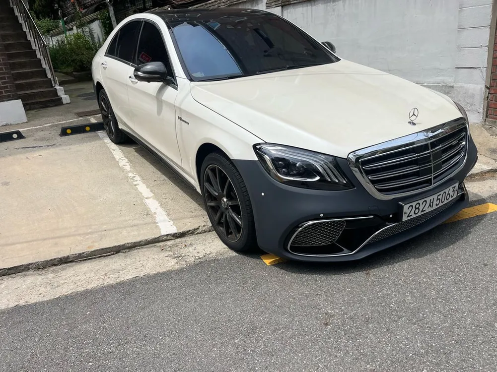 W222 전기형 을 후기형 s65 amg 라이트 3줄 이미지