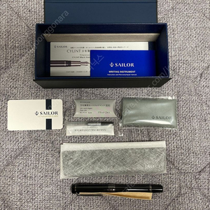 세일러 만년필 실린트 블랙 m닙 미사용 새제품 팝니다.