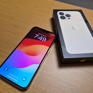 아이폰13프로 골드 128gb 후면파손폰 판매합니다.