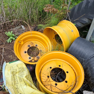 볼보 굴착기 03w타이어 휠 2개 (새거)