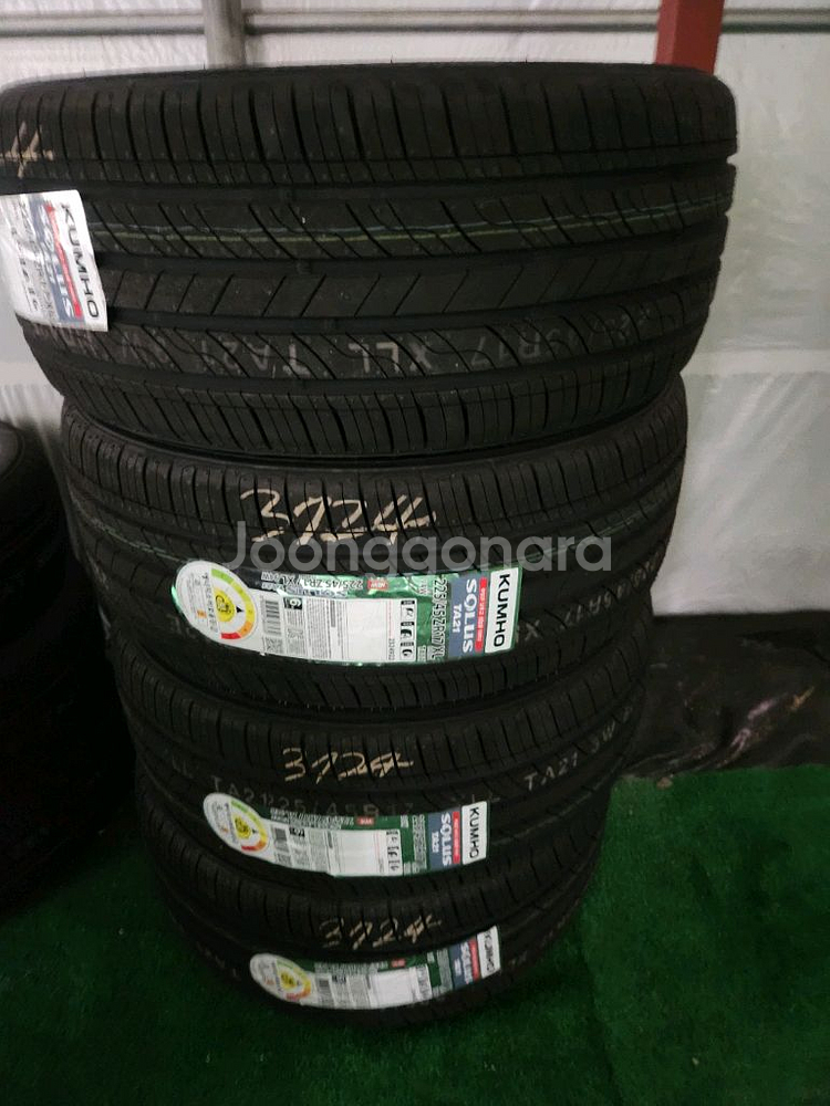 225 45 17 금호타이어 ta21 24년생산--0