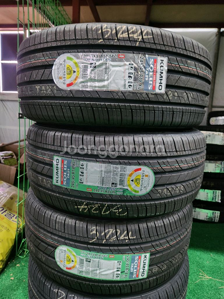 245 45 18 금호타이어 ta21 24년생산--0