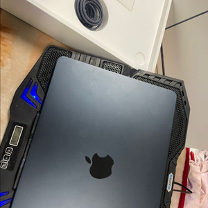 맥북에어13 m3 미드나이트 판매합니다 8gb 256g