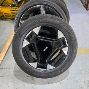 카니발 18인치 휠 타이어 1개