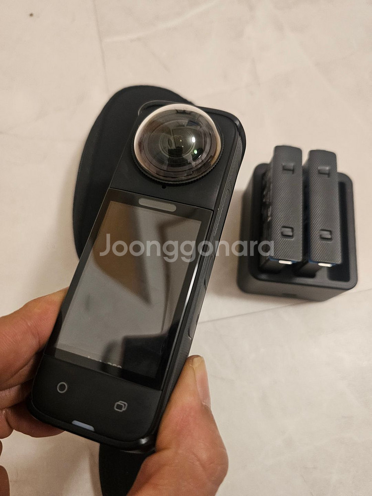 인스타 360 x4 팝니다.--1