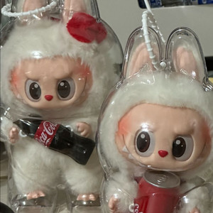 라부부 코카콜라 에디션 판매합니다. 아크릴 보관함 포함