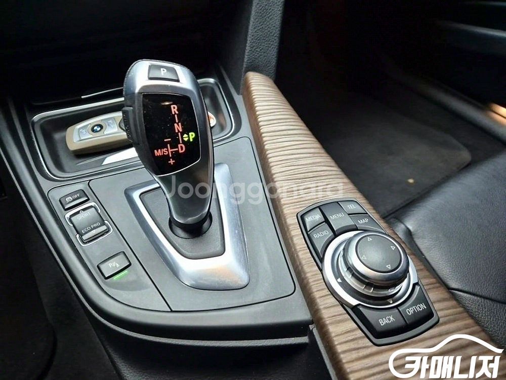 [BMW]3시리즈 (F30) 320d 모던 (5인승)--7