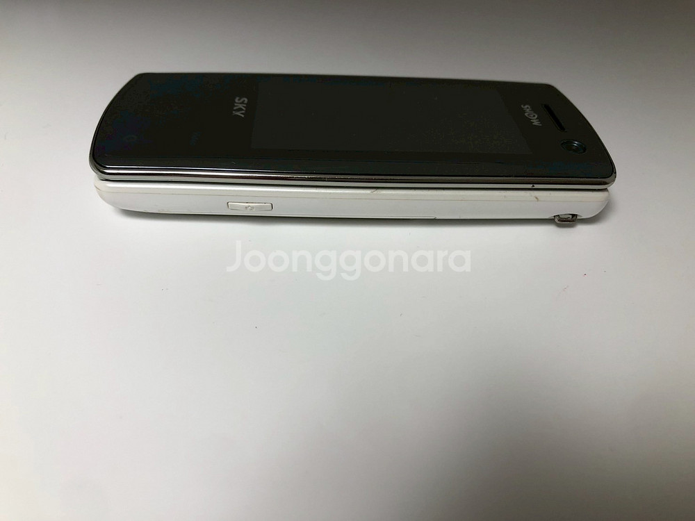 스카이 오마주폰(IM-U440K) 화이트 기기 판매--4