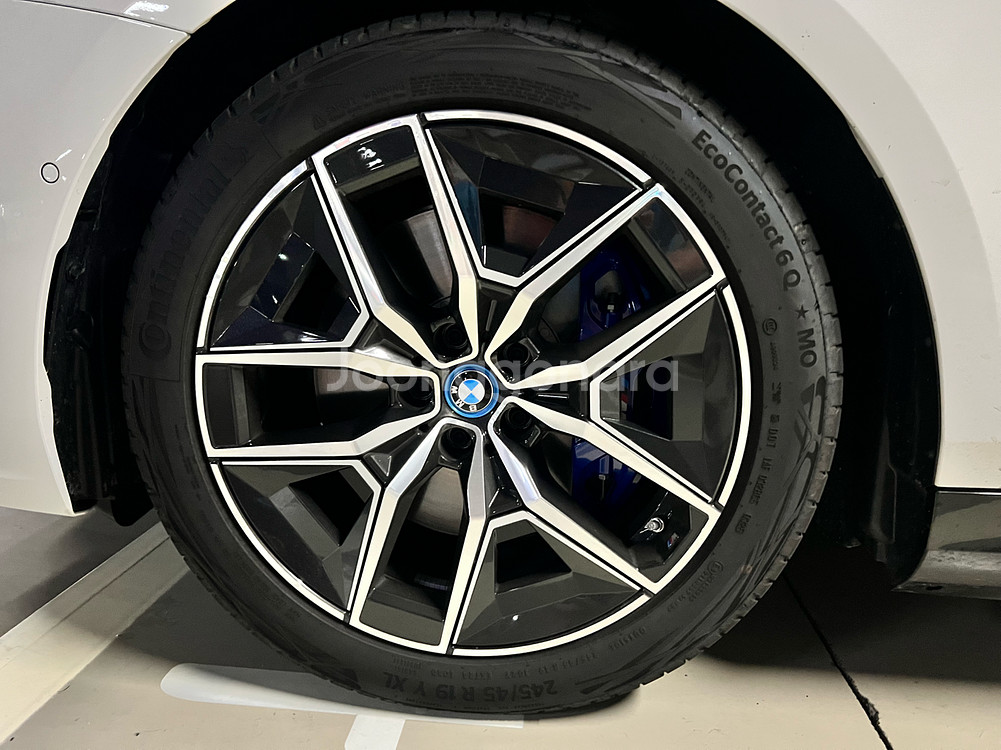 BMW g60 i5 19인치 출고 타이어--0