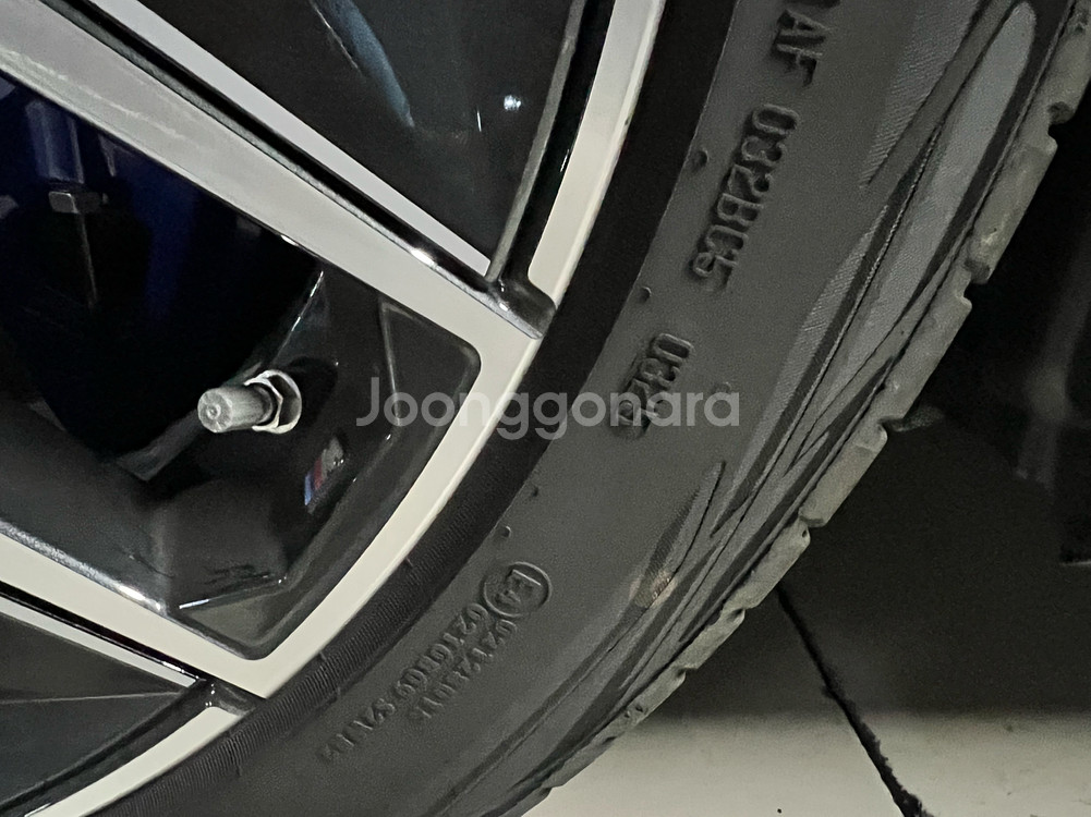 BMW g60 i5 19인치 출고 타이어--1