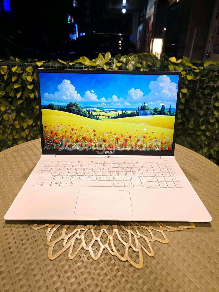 화이트 LG 그램 초경량 노트북(외관A급,무게1KG)--0