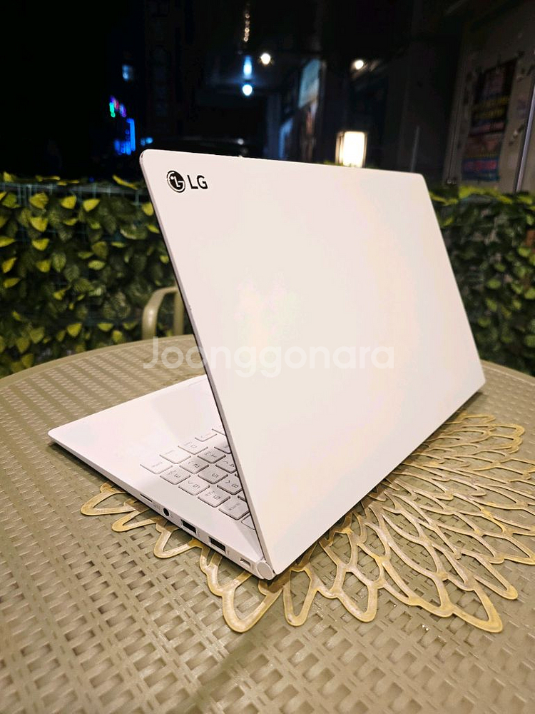 화이트 LG 그램 초경량 노트북(외관A급,무게1KG)--1