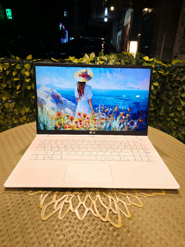 화이트 LG 그램 초경량 노트북(외관A급,무게1KG)--7