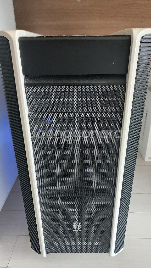 컴퓨터 본체(I7-6700/1070)+32인치 모니터--1