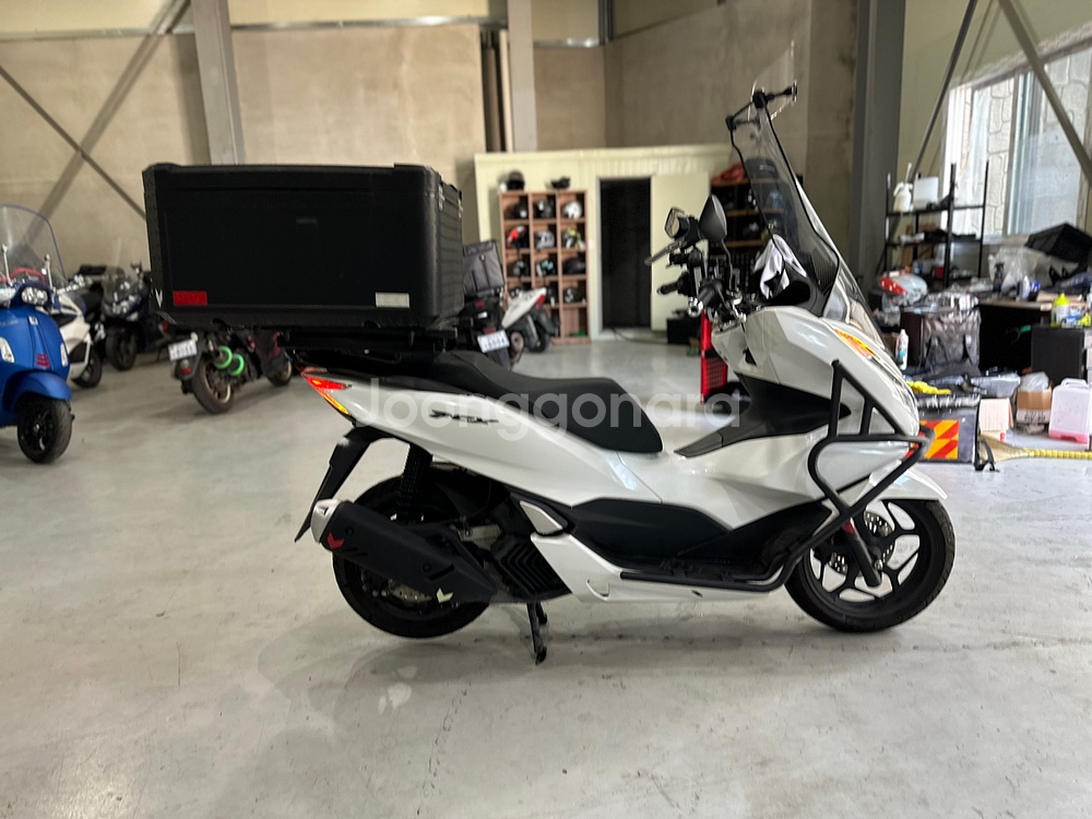 23년식 혼다 PCX125 ABS 1천Km 앞뒤블박--3