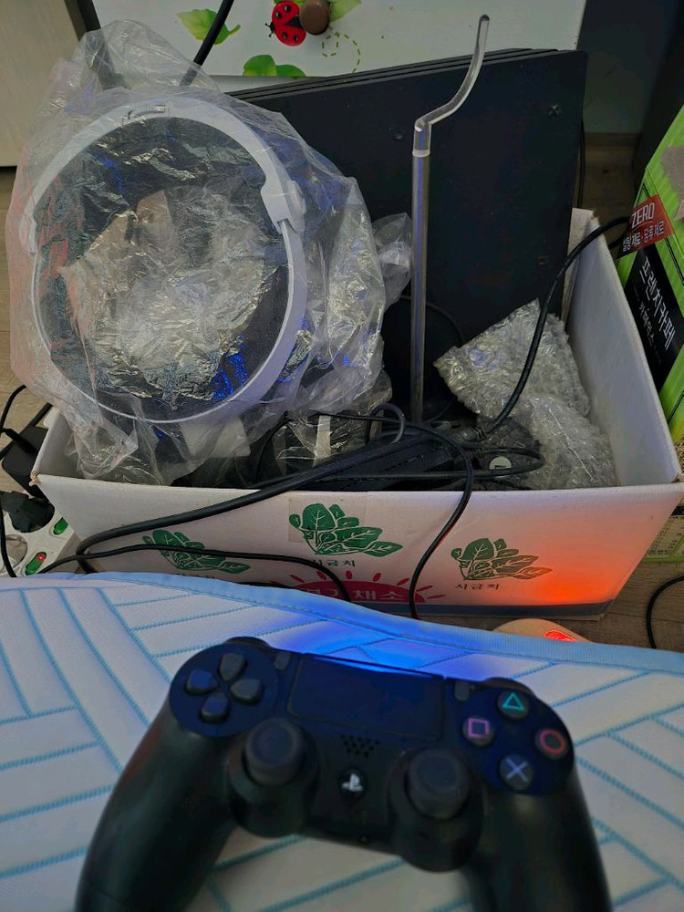 ps4프로 1테라 + ps vr2세대 + 쏘프트웨어다수 이미지