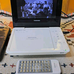 노트북형 도시바 DVD/CD 플레이어(SD-P77SW)