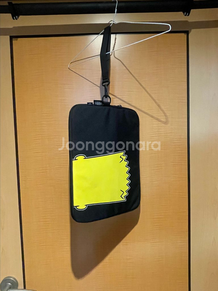 (새상품) EASTPAK 심슨 노트북 파우치--2