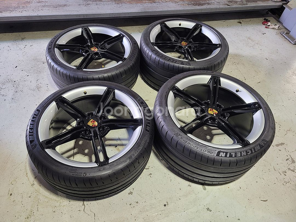 포르쉐 타이칸 터보S 미션E 21인치 순정품휠타이어--1