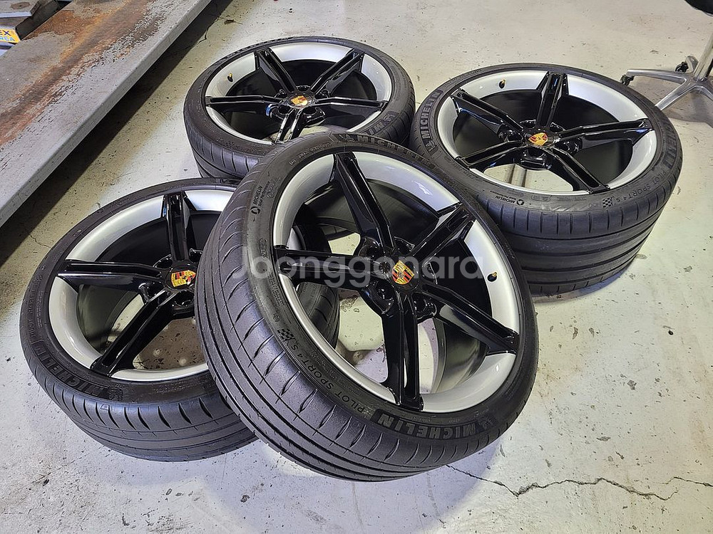 포르쉐 타이칸 터보S 미션E 21인치 순정품휠타이어--6